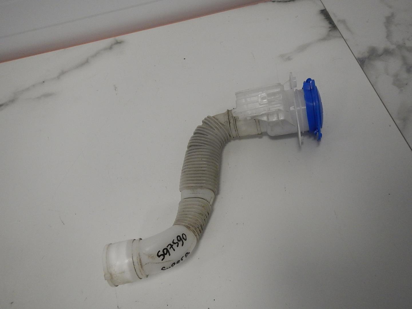 Горловина бачка омывателя