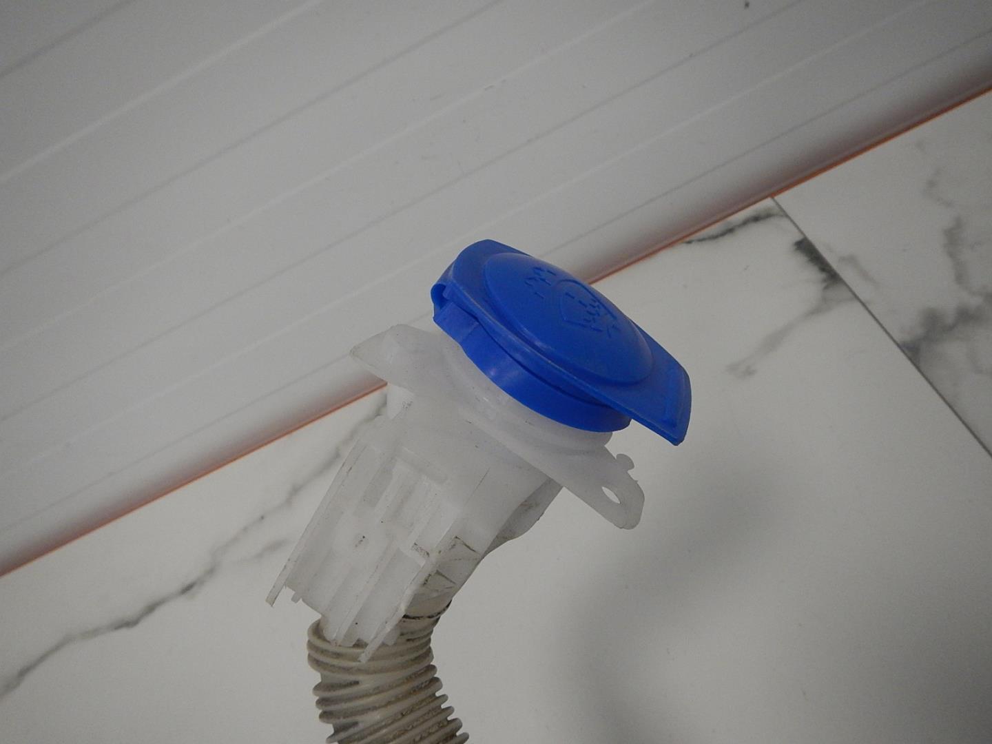 Горловина бачка омывателя