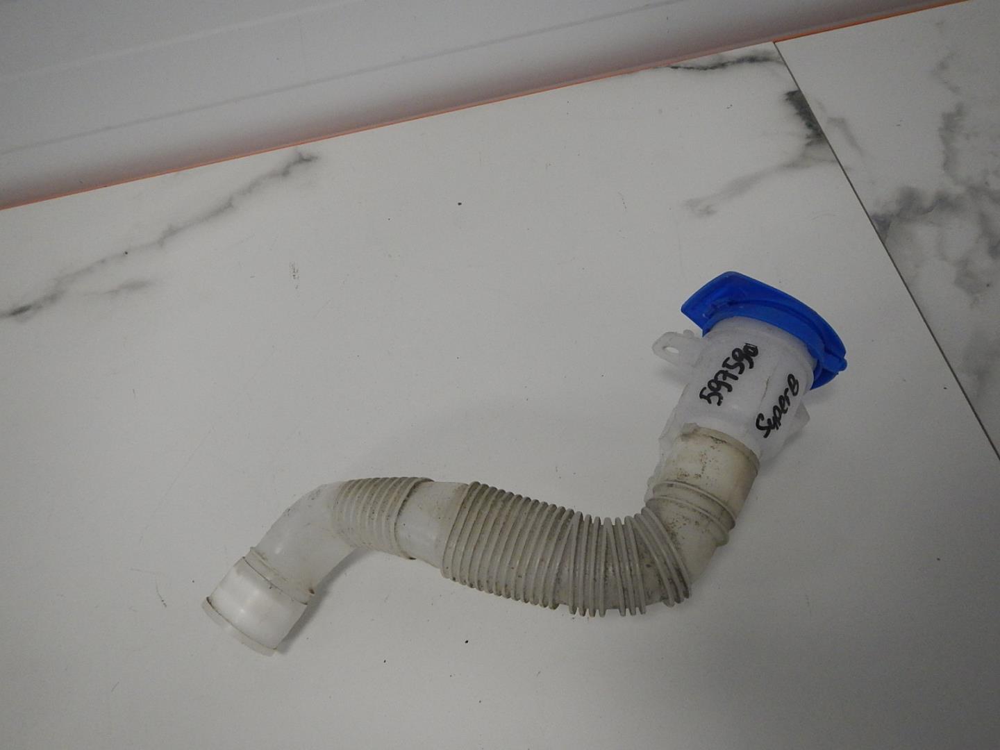 Горловина бачка омывателя