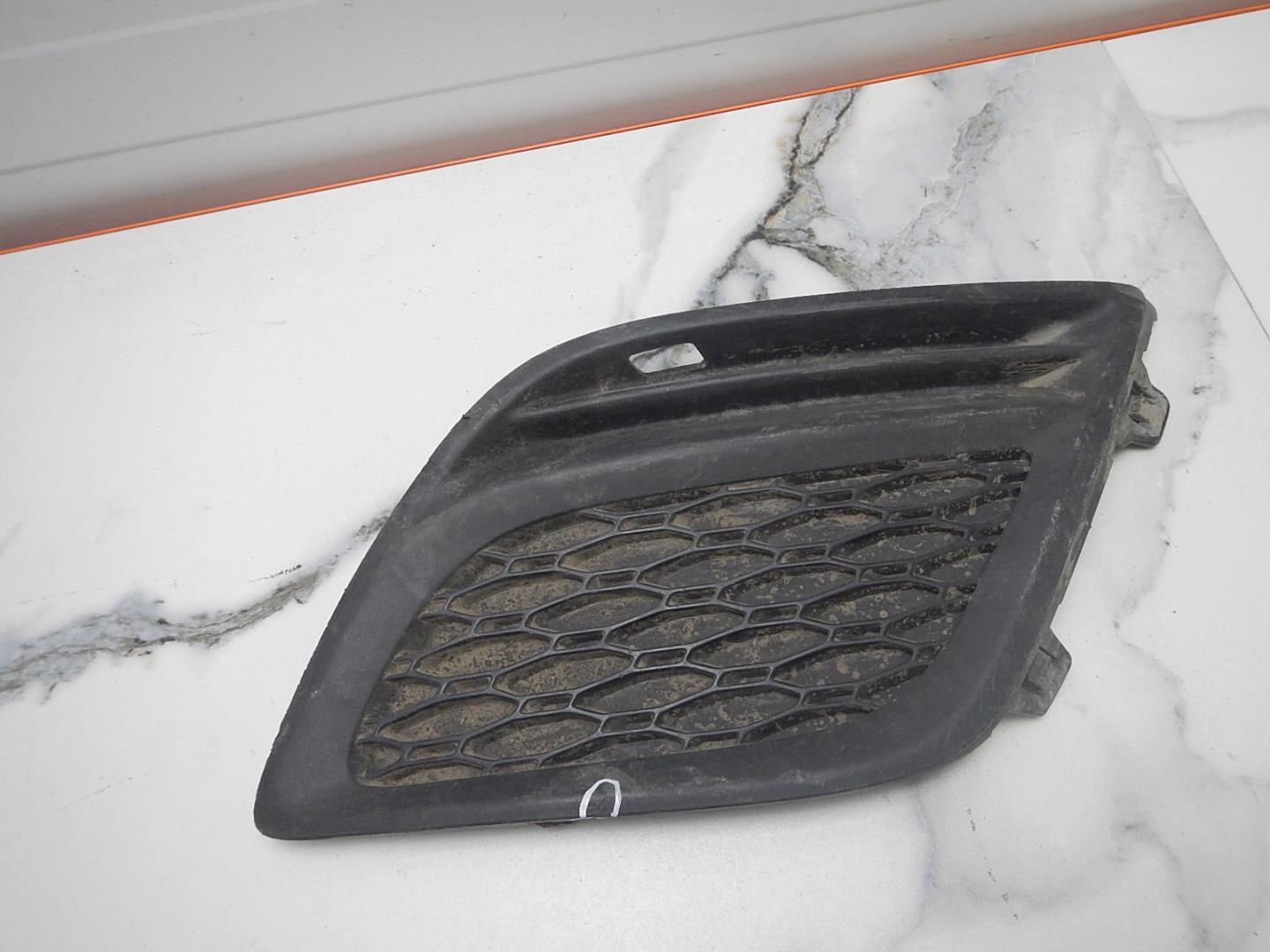 Решетка в бампер левая