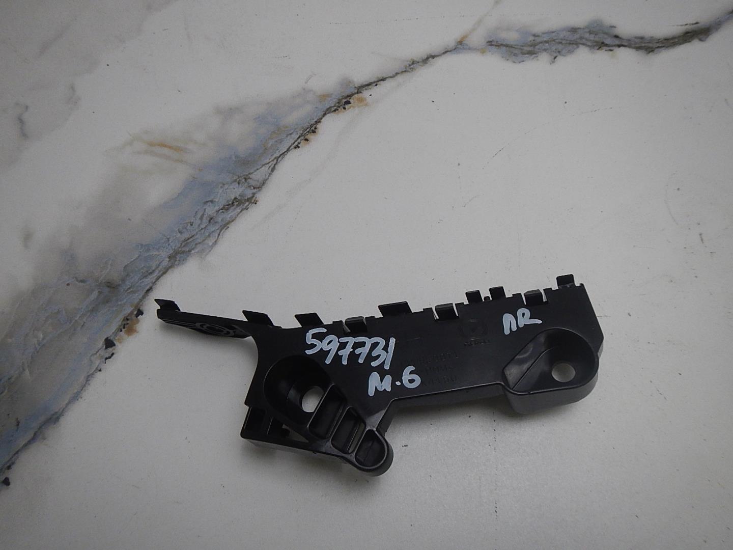 Кронштейн переднего бампера правый