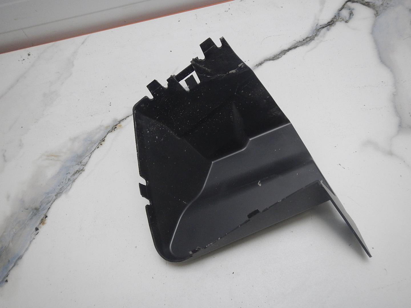 Воздуховод радиатора правый