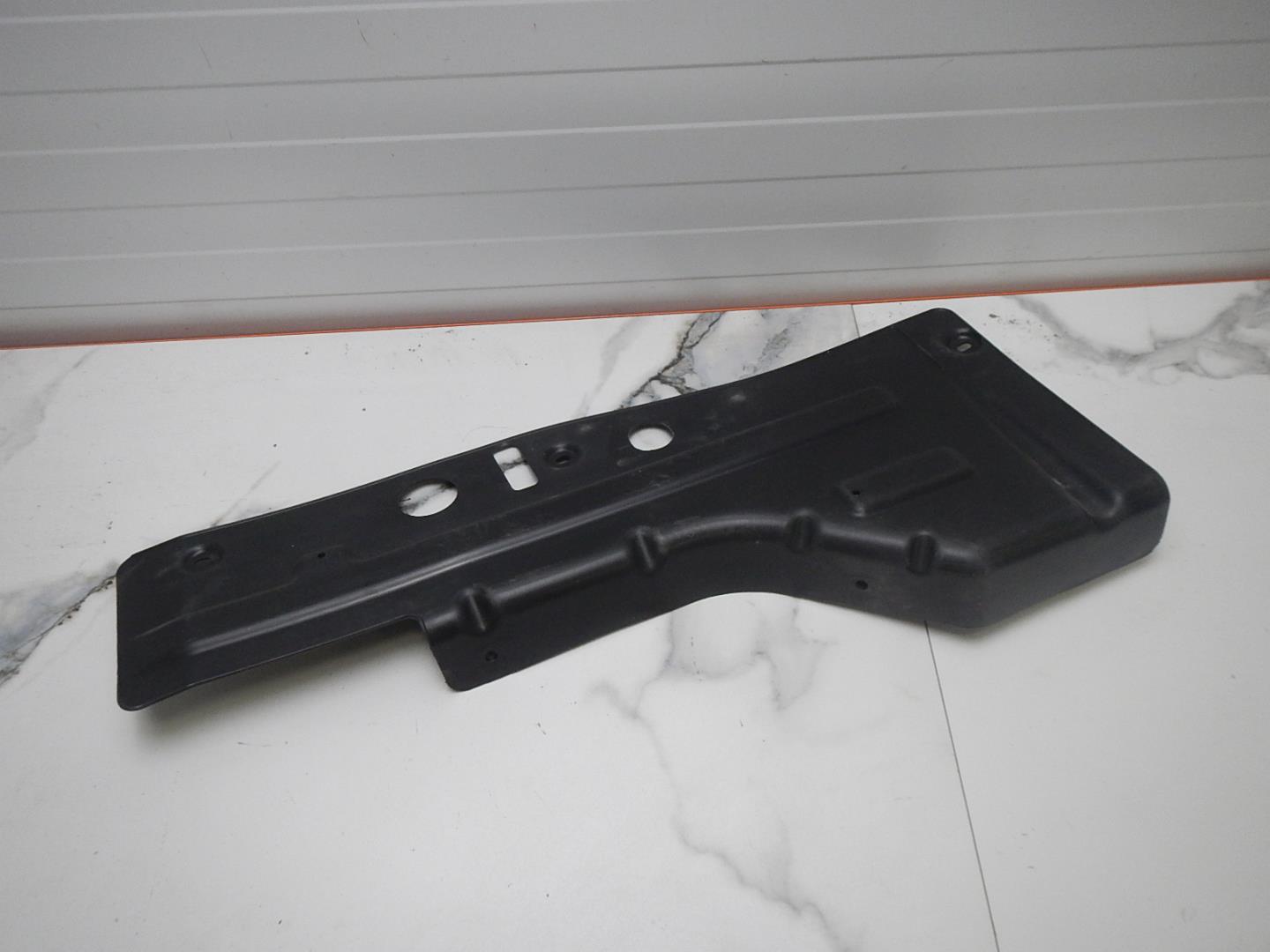 Пыльник двигателя боковой левый