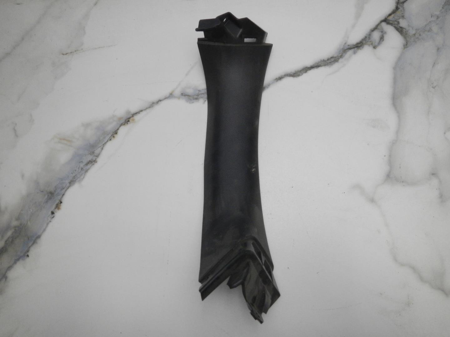 Обшивка двери багажника