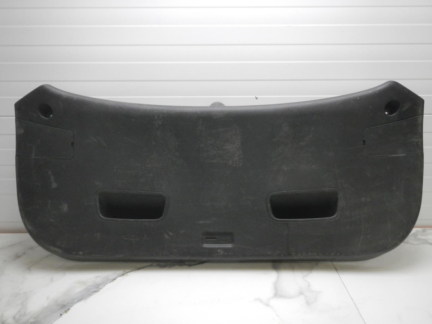 Обшивка двери багажника