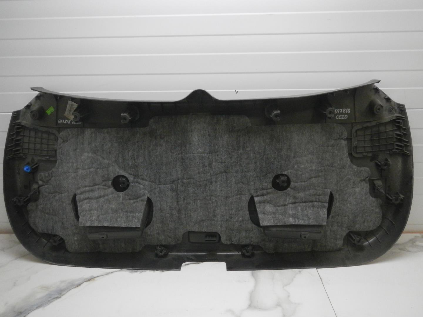 Обшивка двери багажника