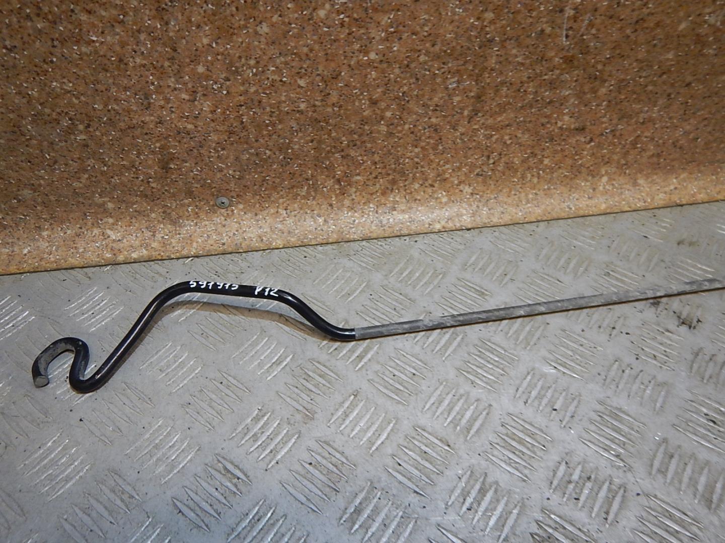 Фиксатор подставки капота