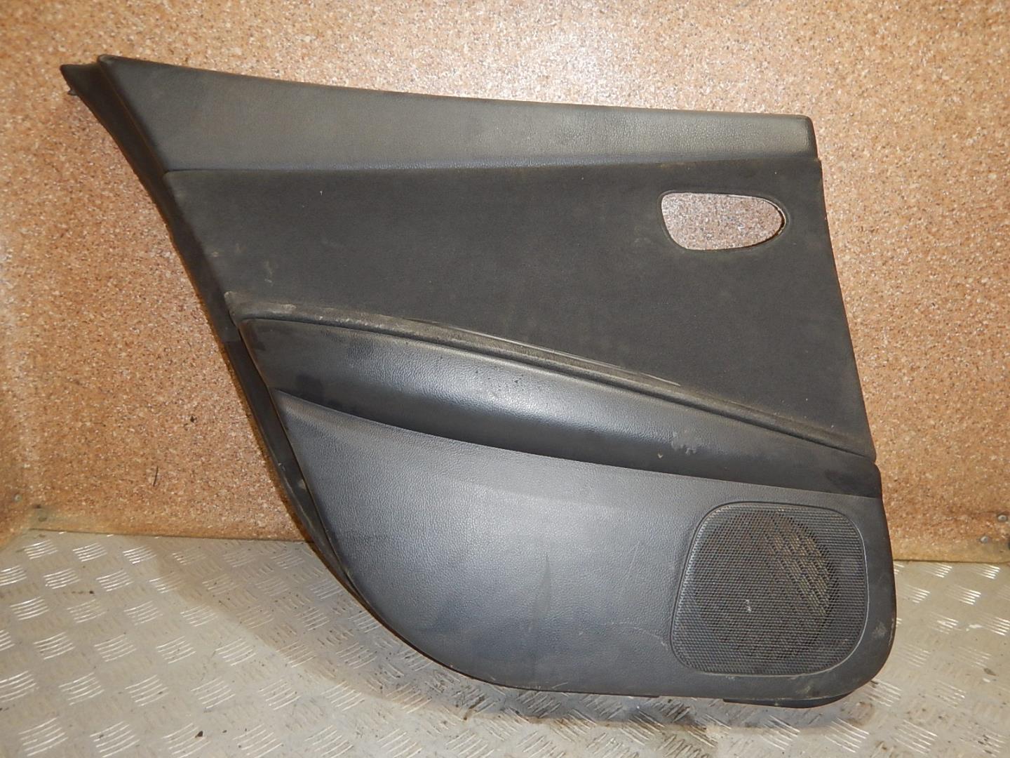 Обшивка двери задней левой