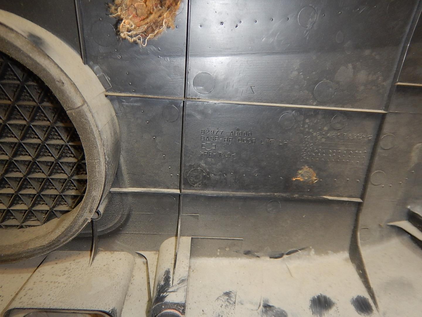 Обшивка двери задней левой