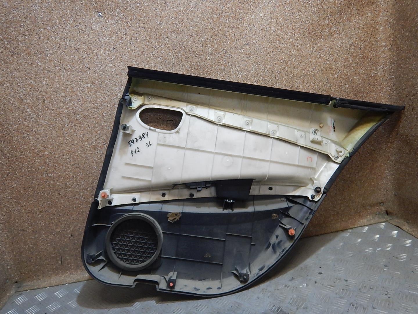 Обшивка двери задней левой