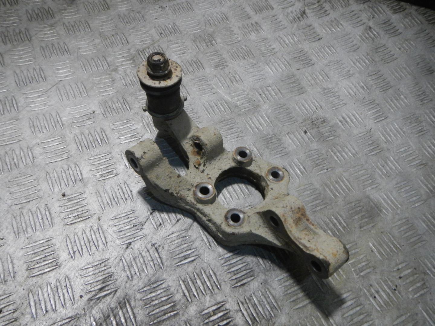 Кулак поворотный задний правый