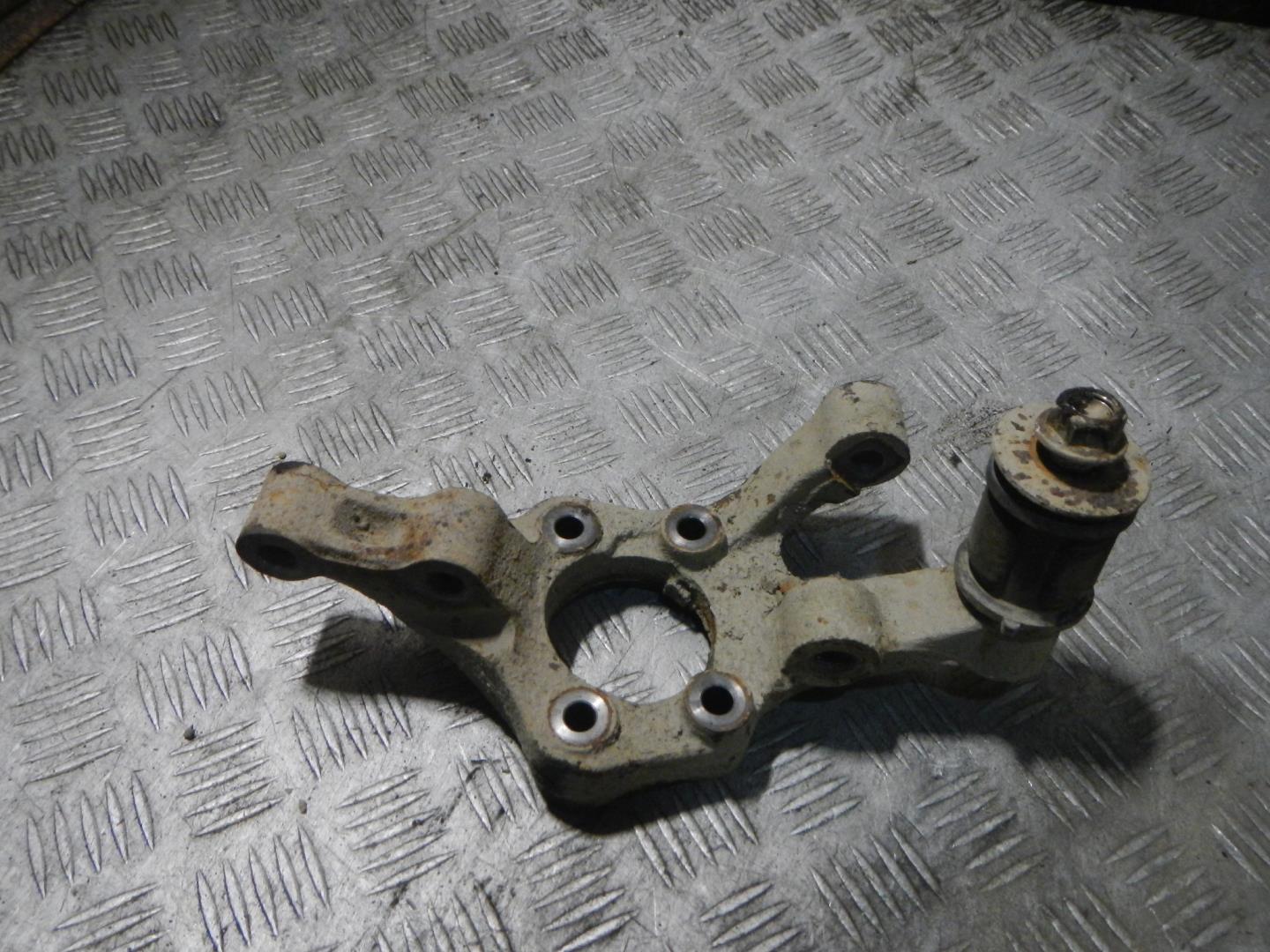 Кулак поворотный задний правый