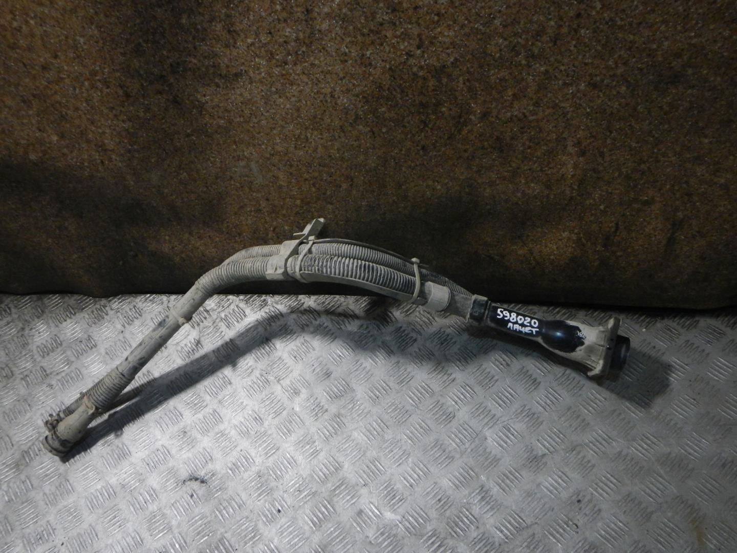 Горловина топливного бака