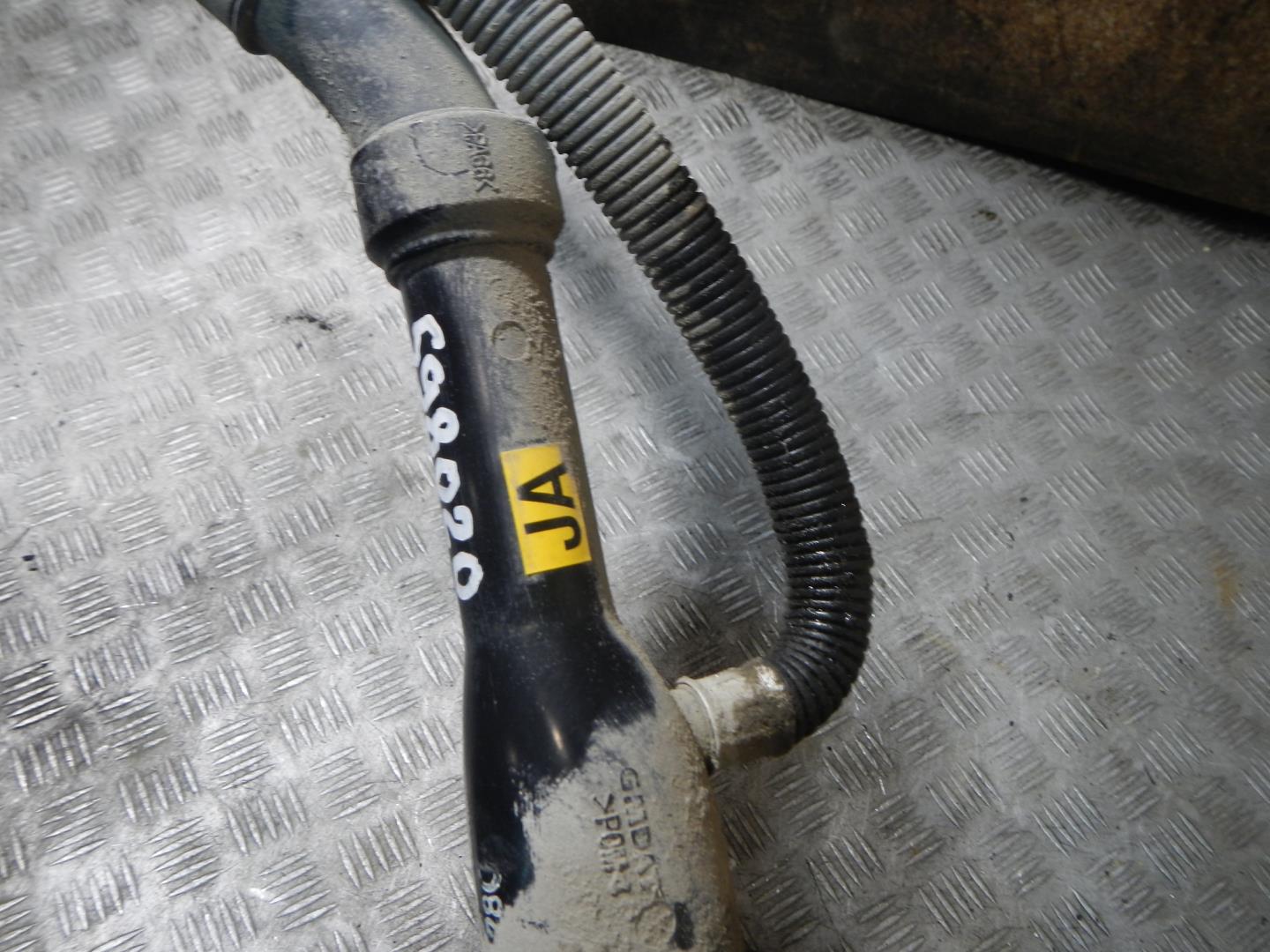 Горловина топливного бака