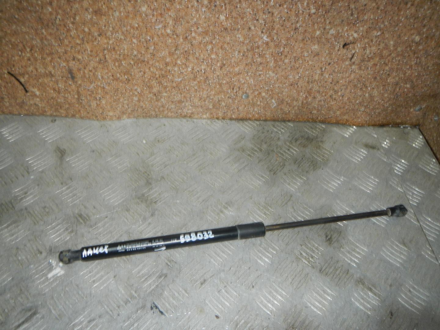 Амортизатор двери багажника