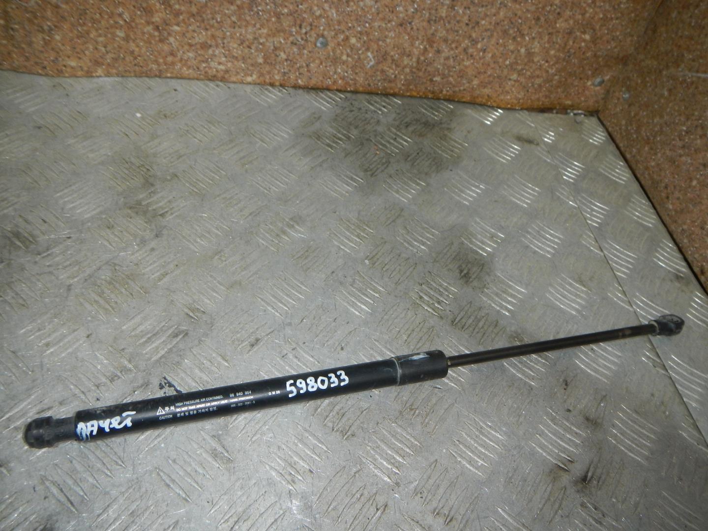 Амортизатор двери багажника