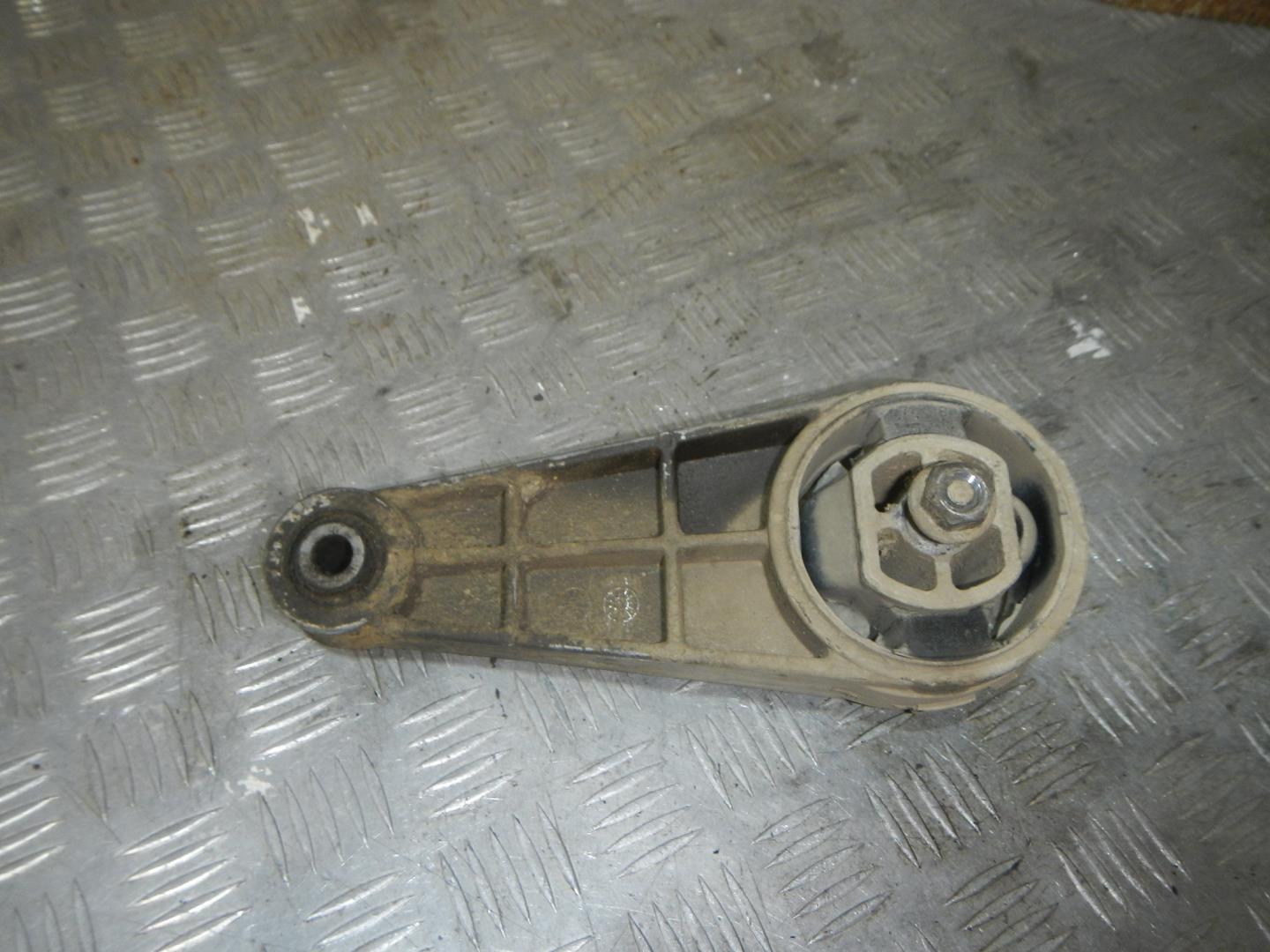 Опора двигателя задняя