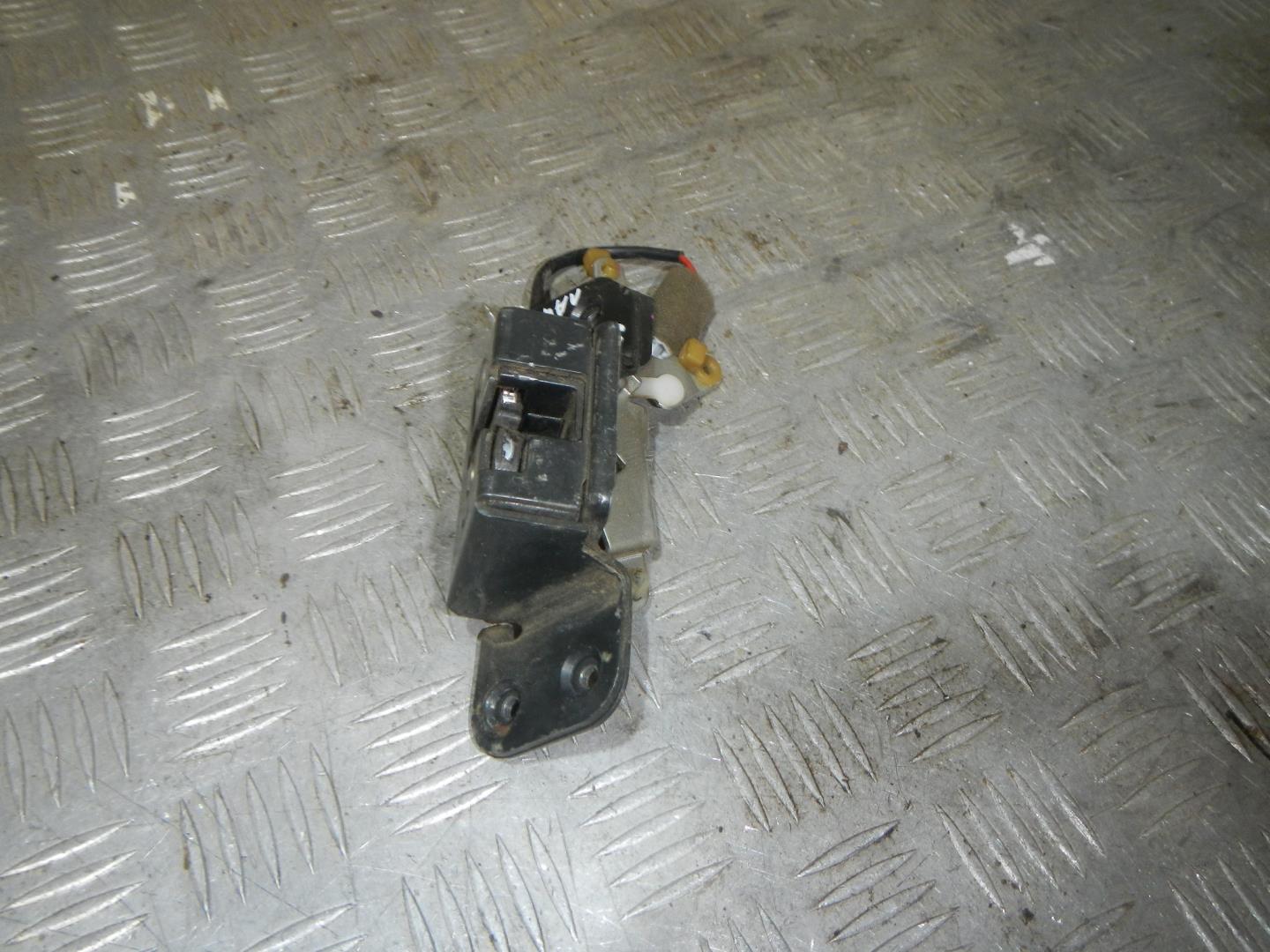 Замок багажника