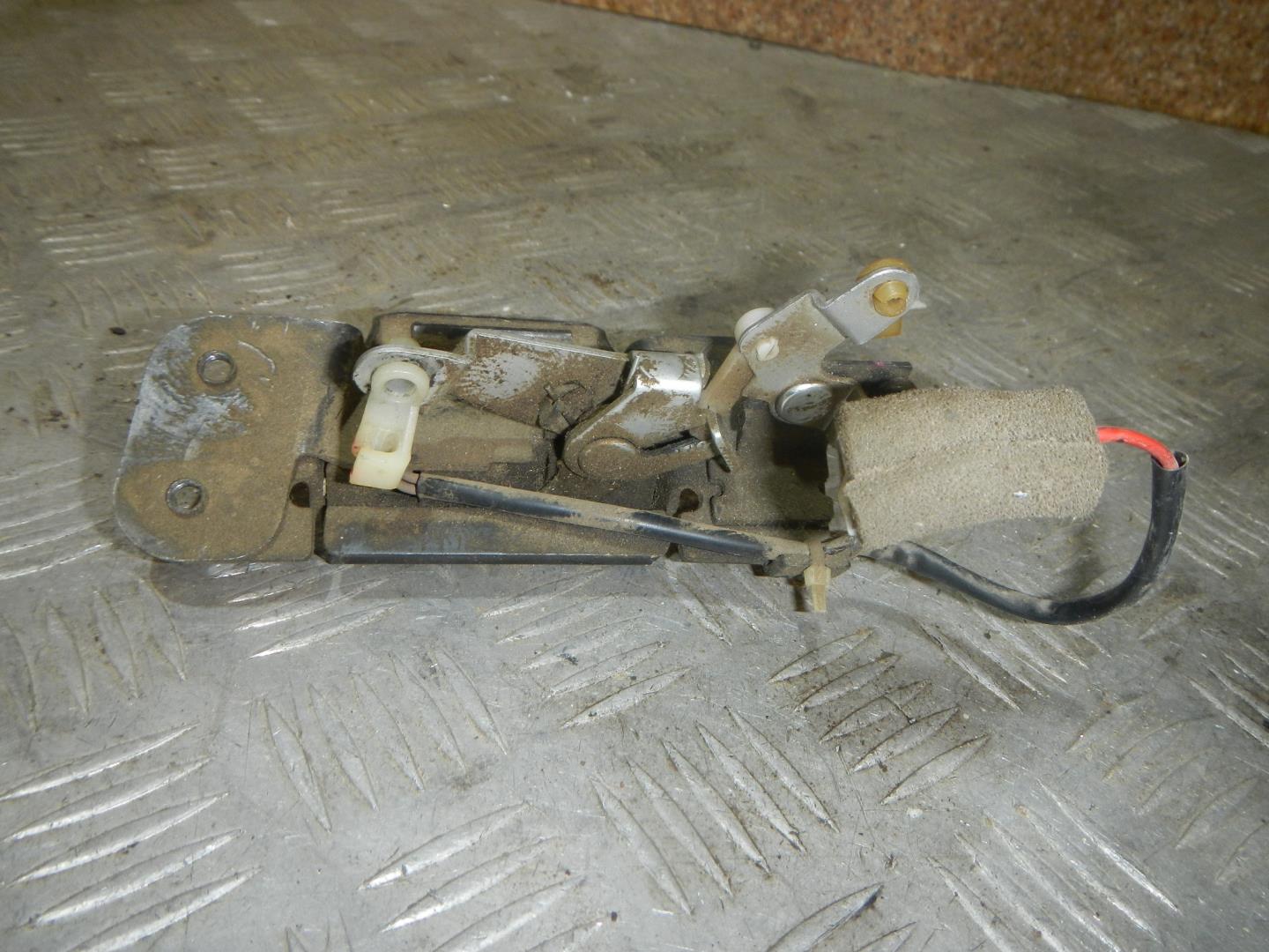 Замок багажника