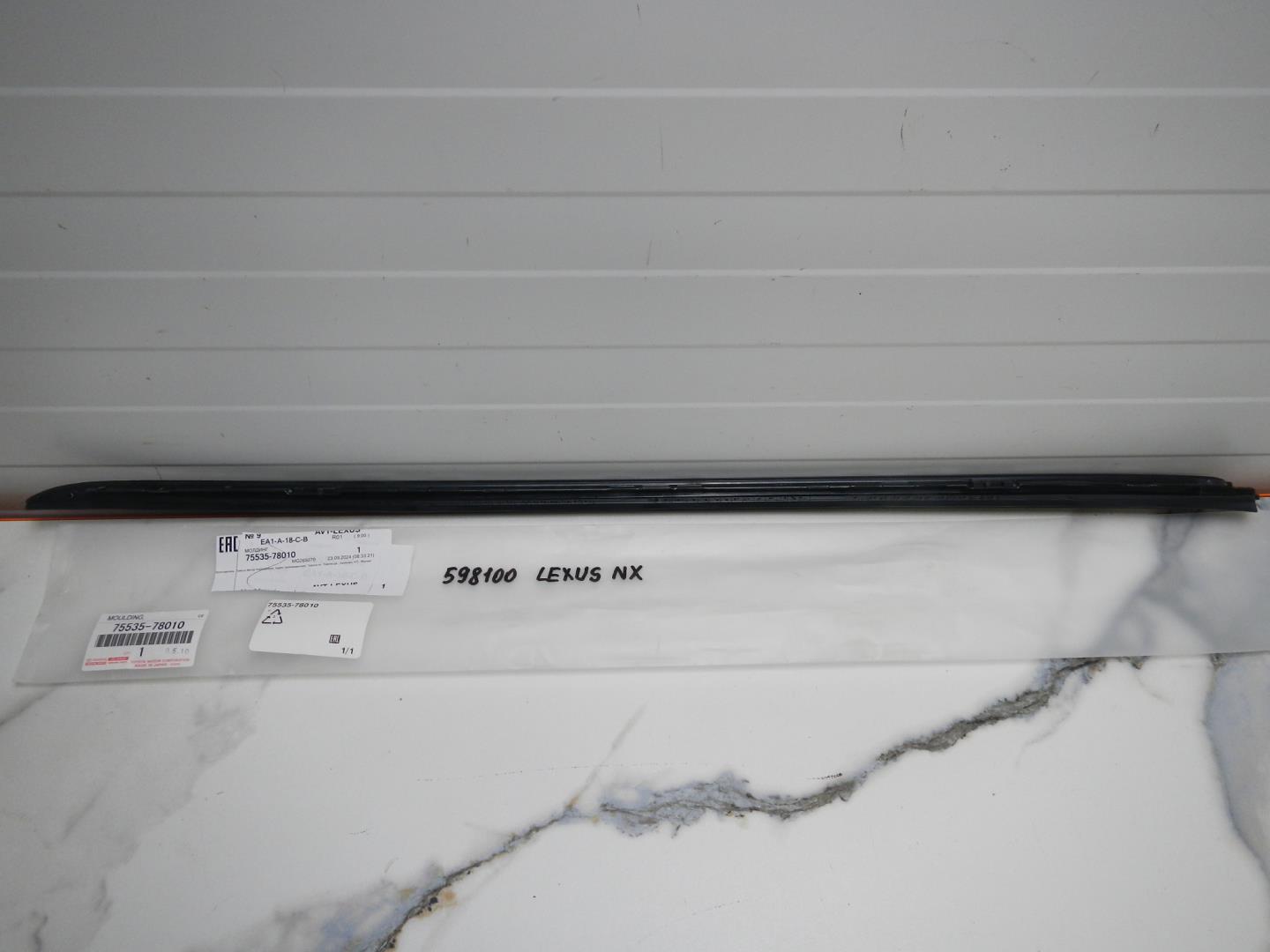 Молдинг лобового стекла