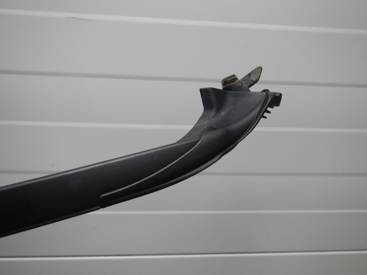 Молдинг лобового стекла