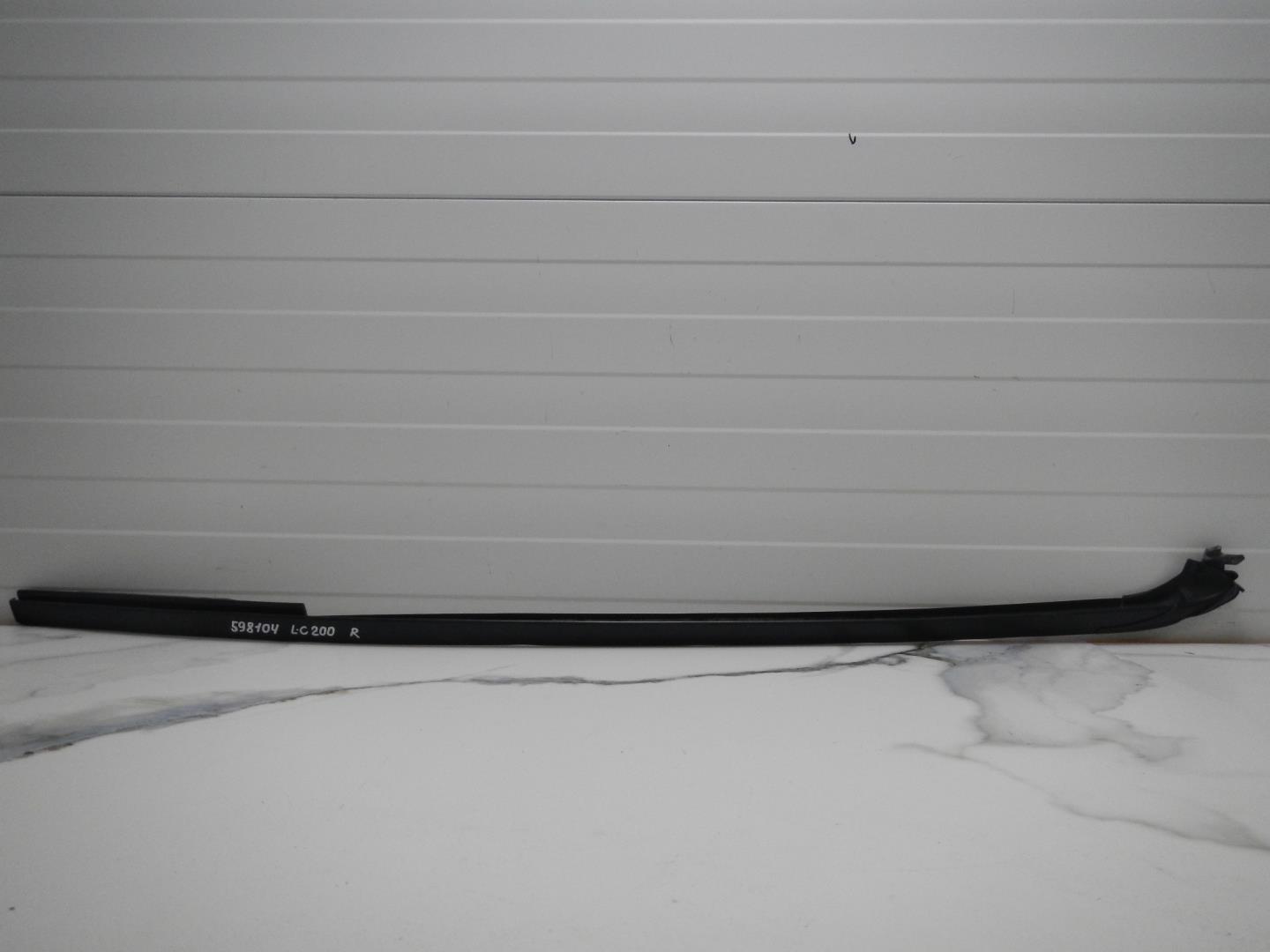 Молдинг лобового стекла