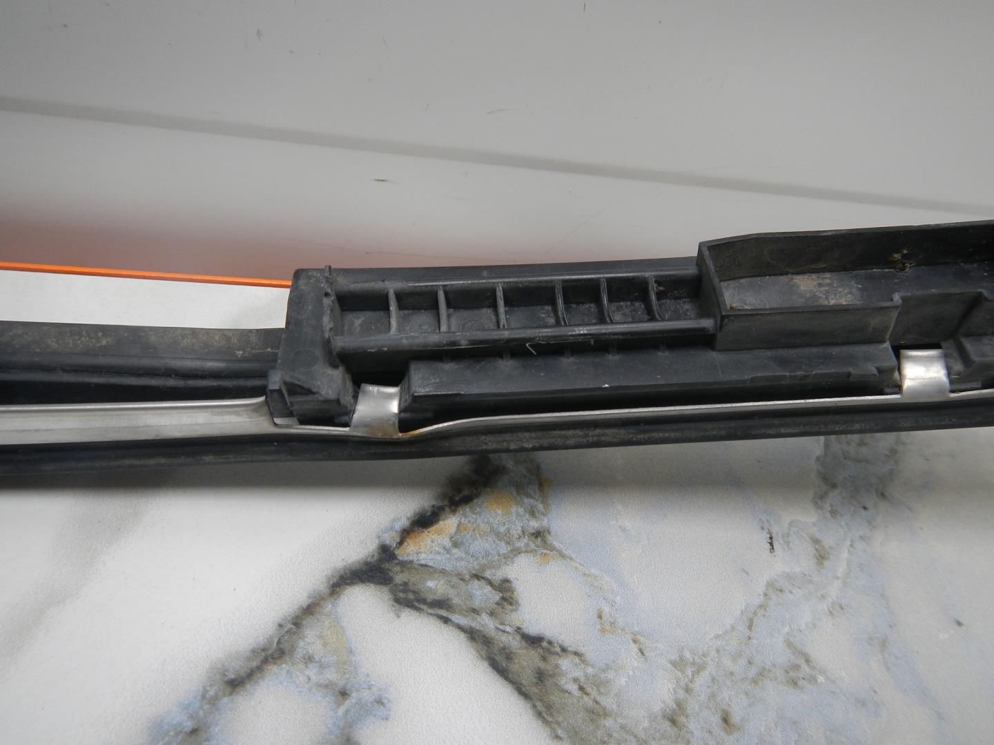 Молдинг лобового стекла