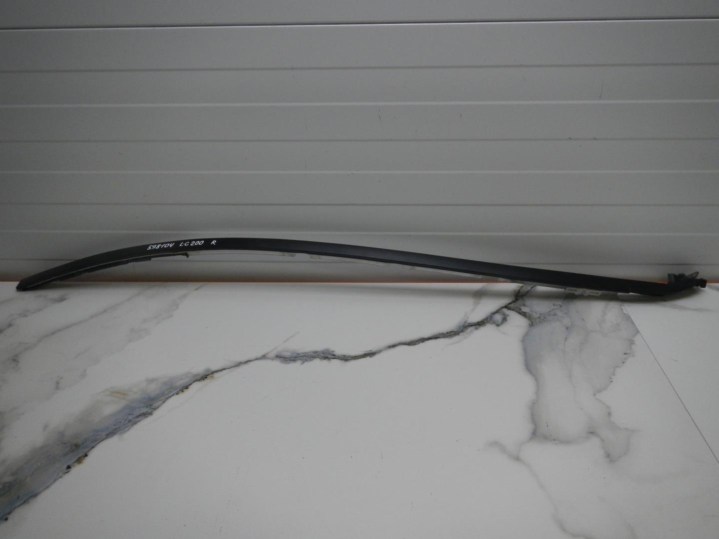 Молдинг лобового стекла