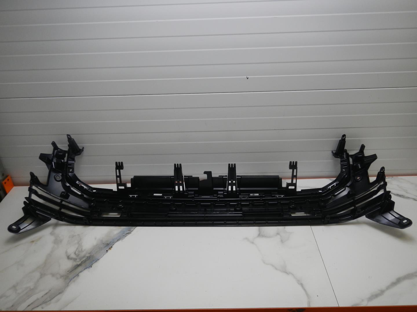 Кронштейн решетки радиатора