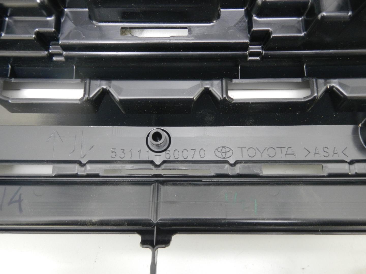 Кронштейн решетки радиатора