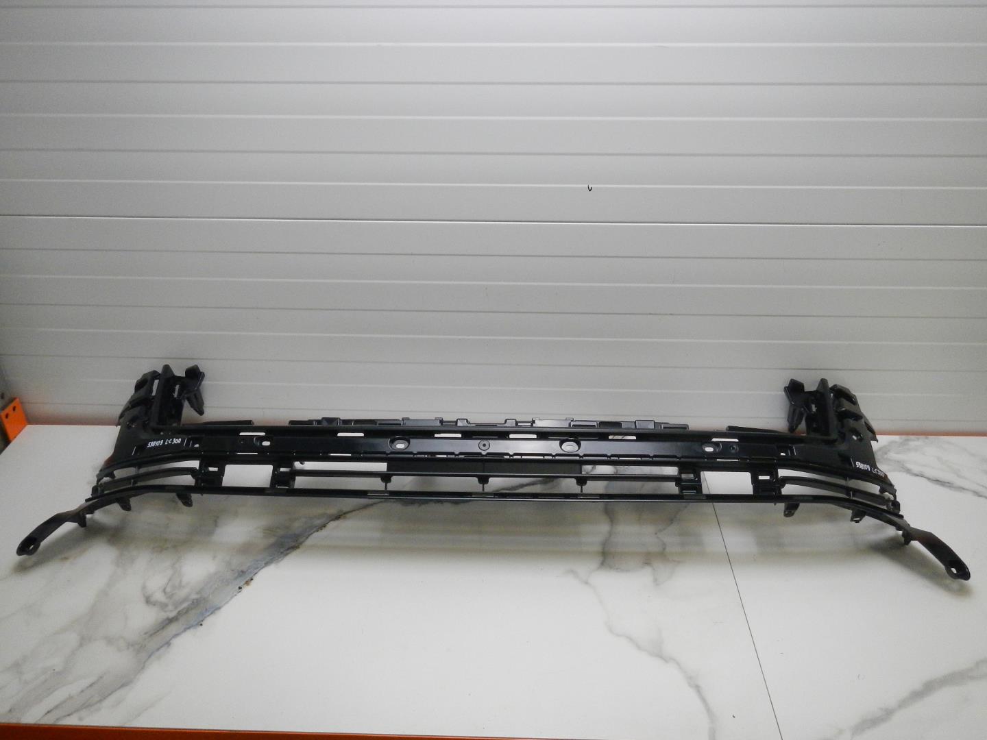 Кронштейн решетки радиатора