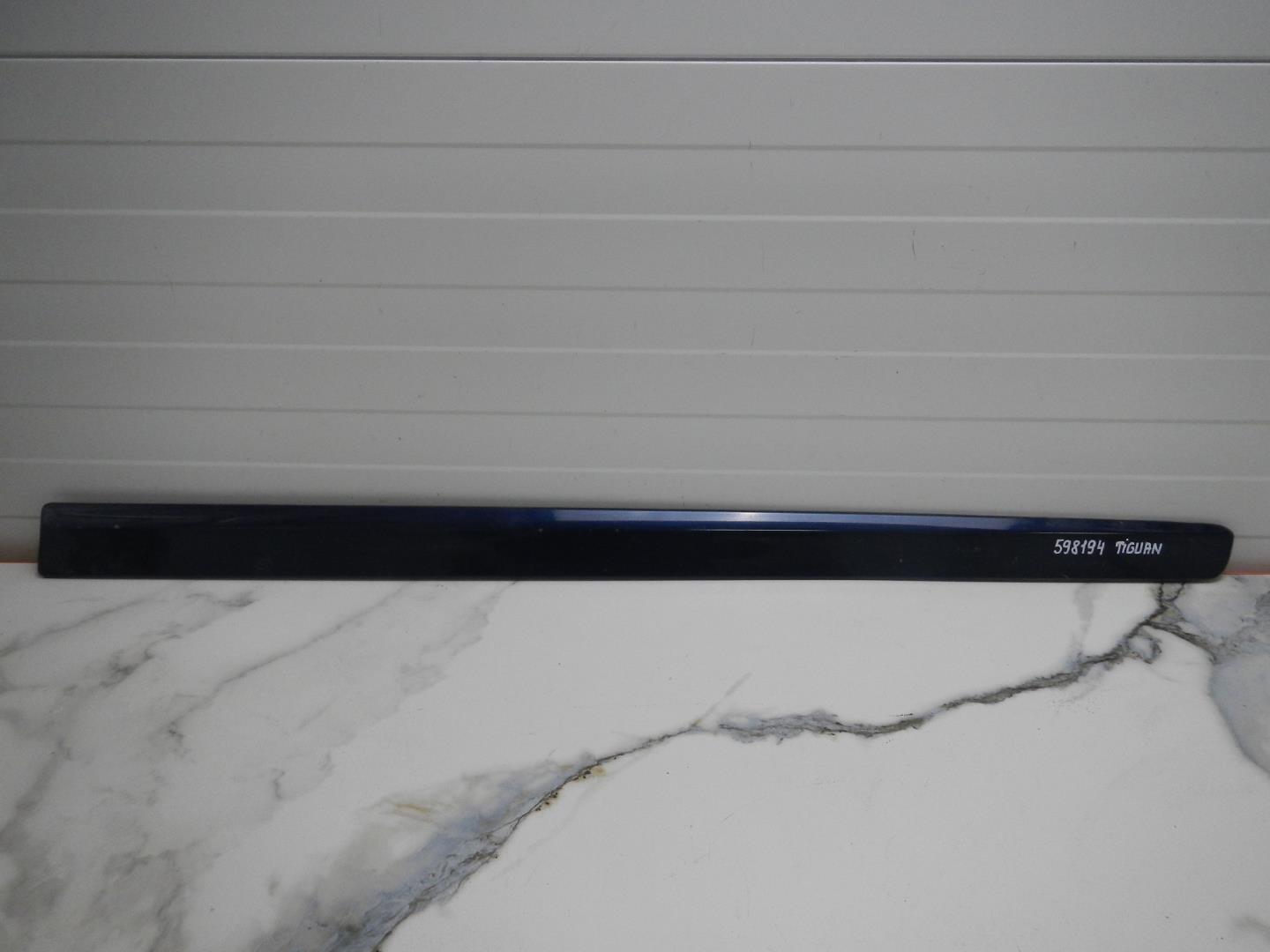 Молдинг передней правой двери