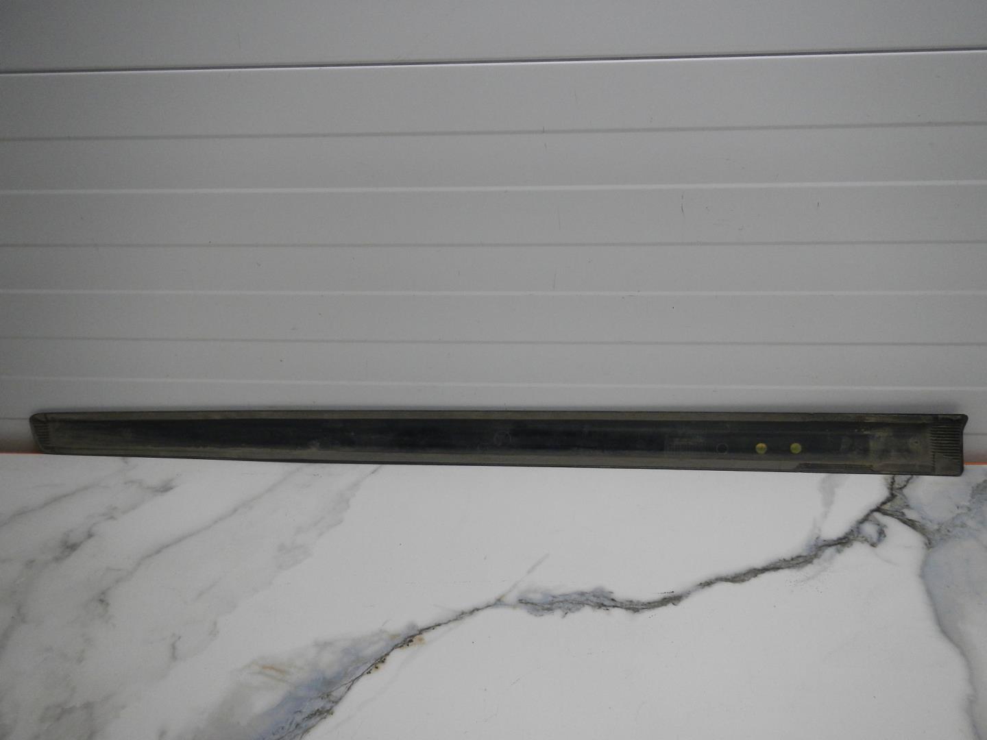 Молдинг передней правой двери