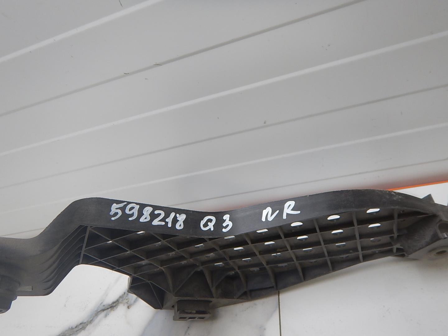 Кронштейн фар правый