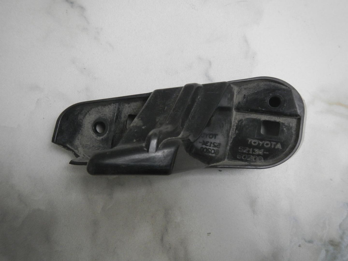 Кронштейн фар левый