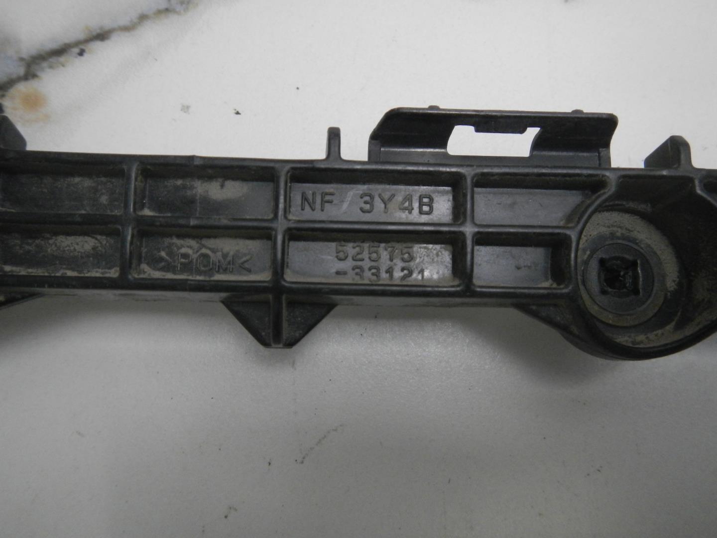 Кронштейн заднего бампера правый