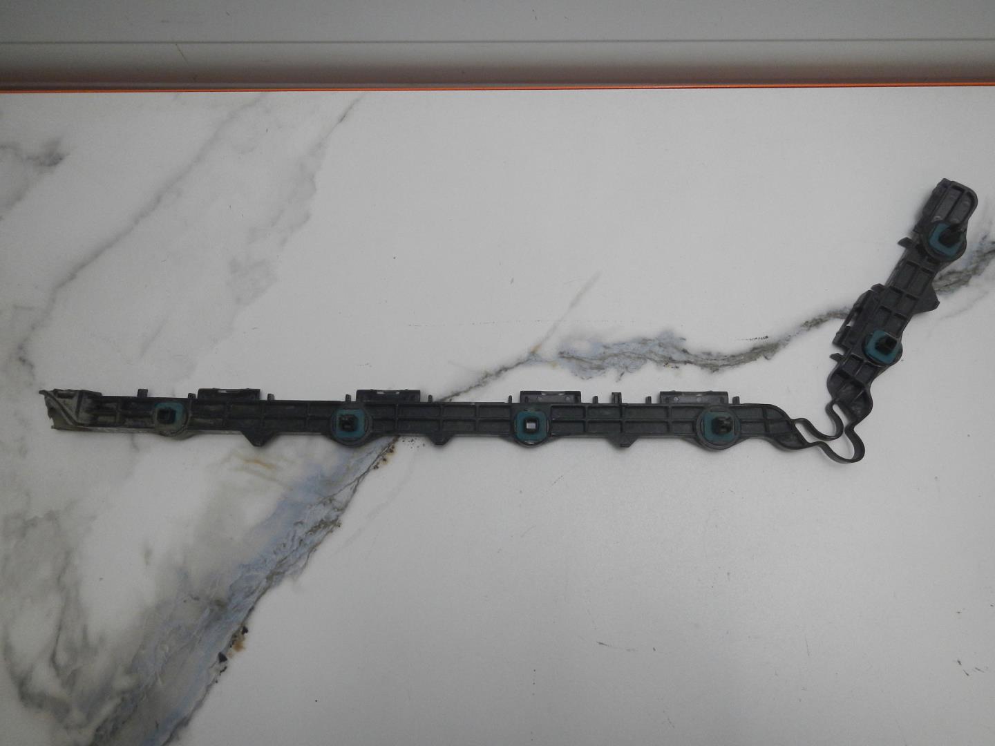 Кронштейн заднего бампера правый