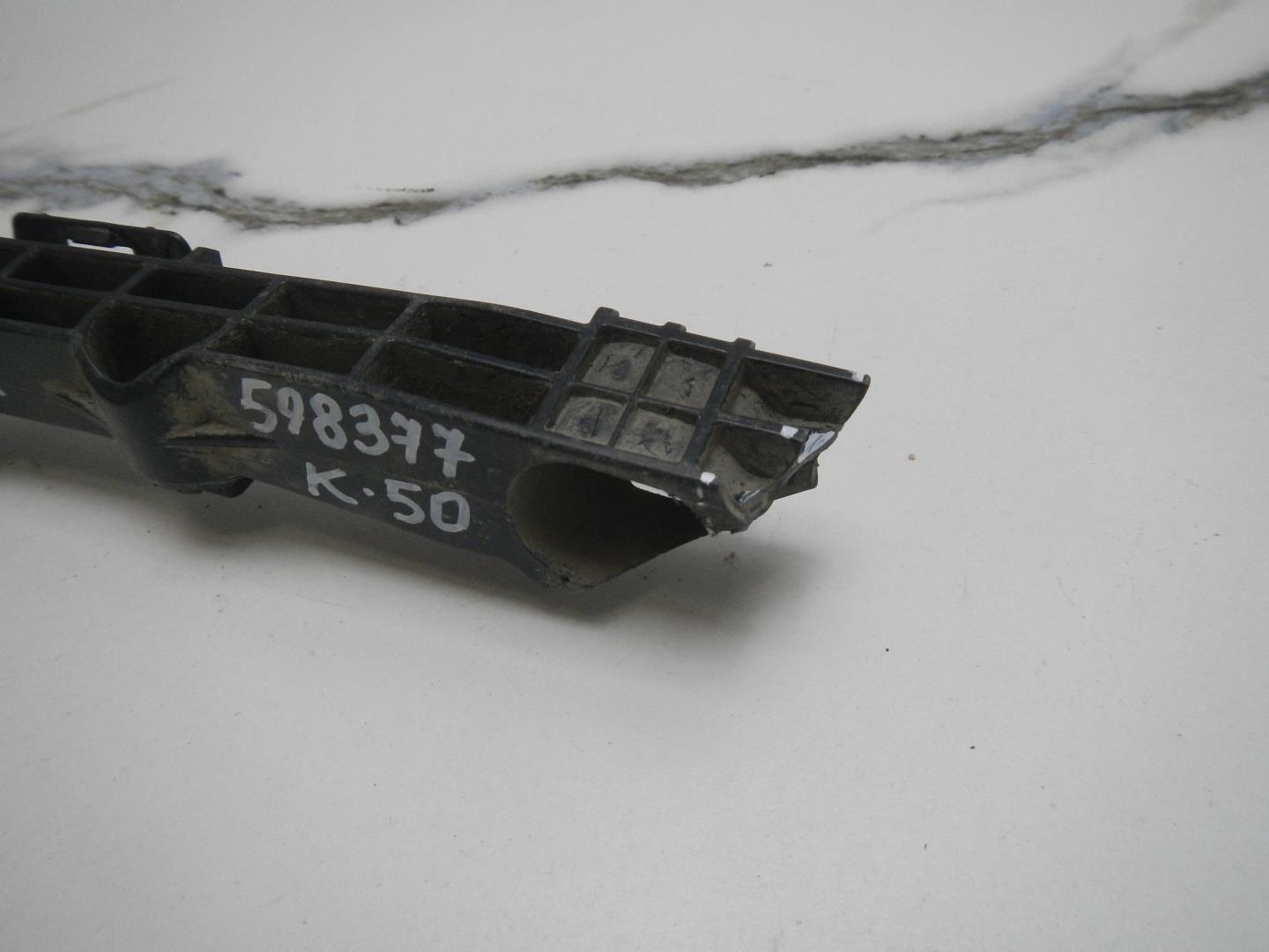 Кронштейн заднего бампера правый