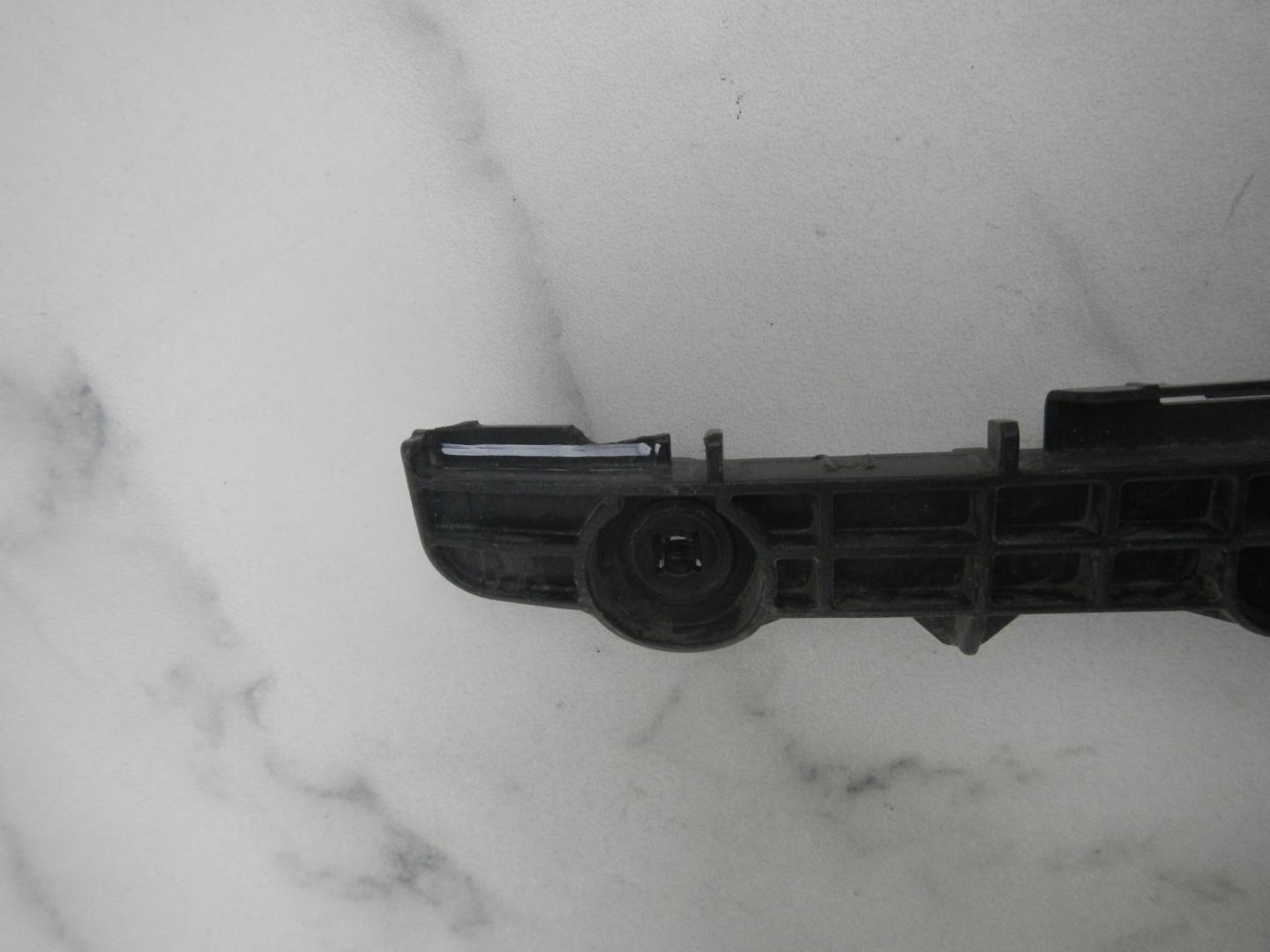 Кронштейн заднего бампера правый