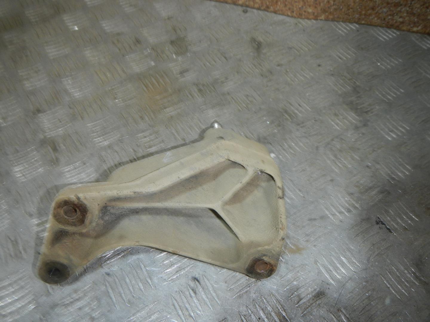 Кронштейн КПП левый