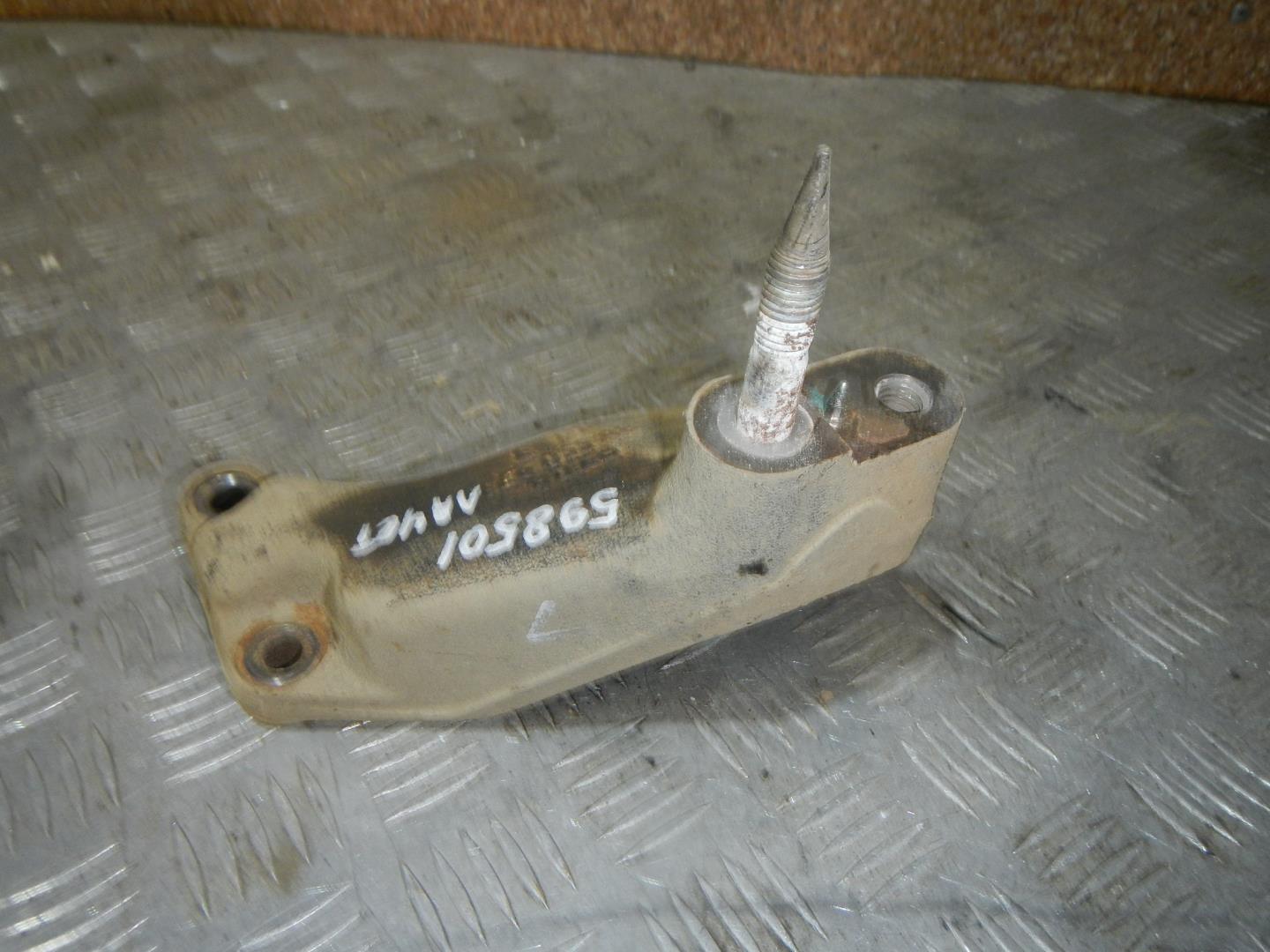 Кронштейн КПП левый