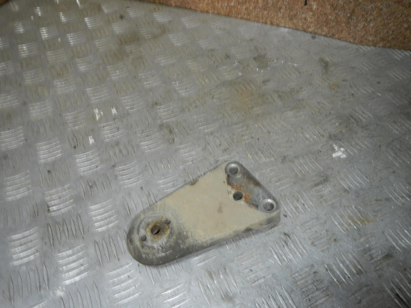 Кронштейн опоры двигателя