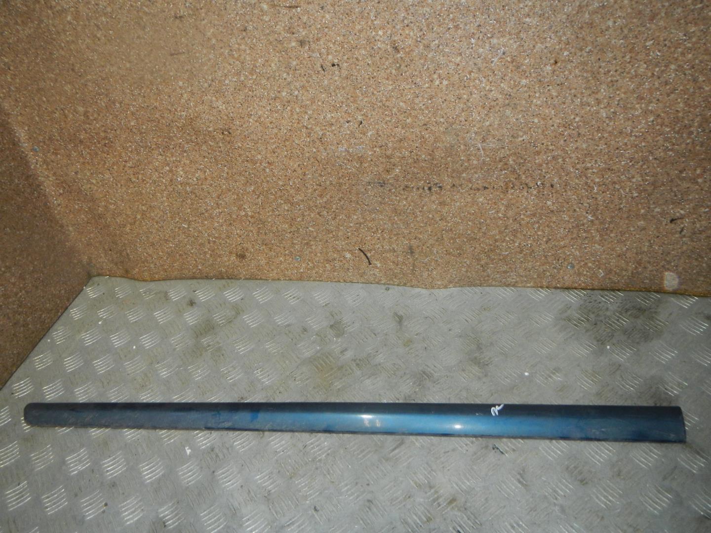 Молдинг передней левой двери