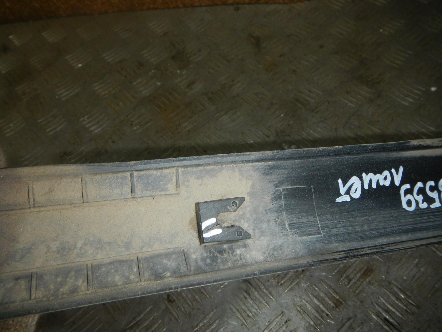 Молдинг передней левой двери