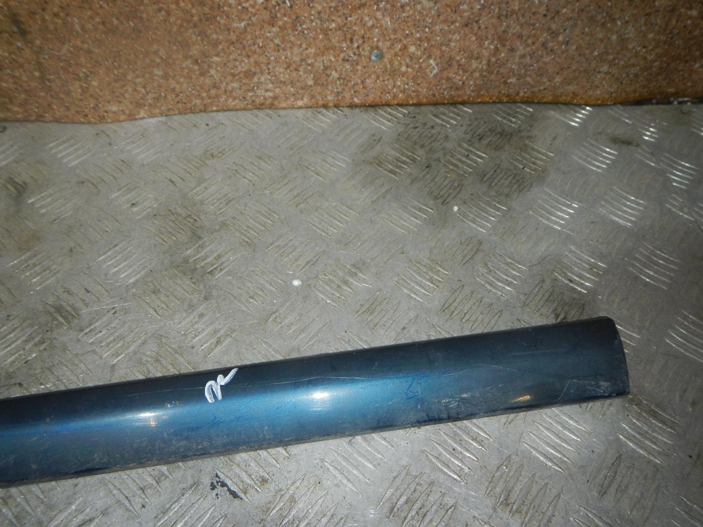 Молдинг передней левой двери