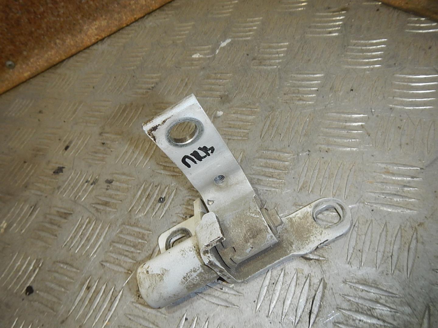 Петля двери передней правой верхняя