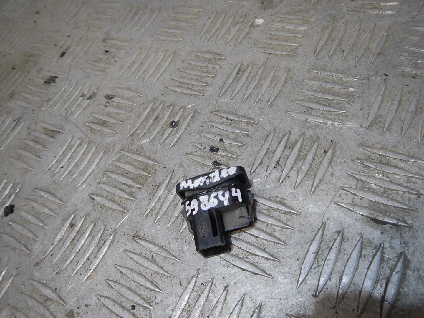 Кнопка стеклоподъемника