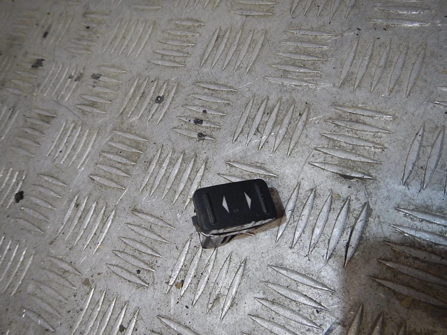 Кнопка стеклоподъемника