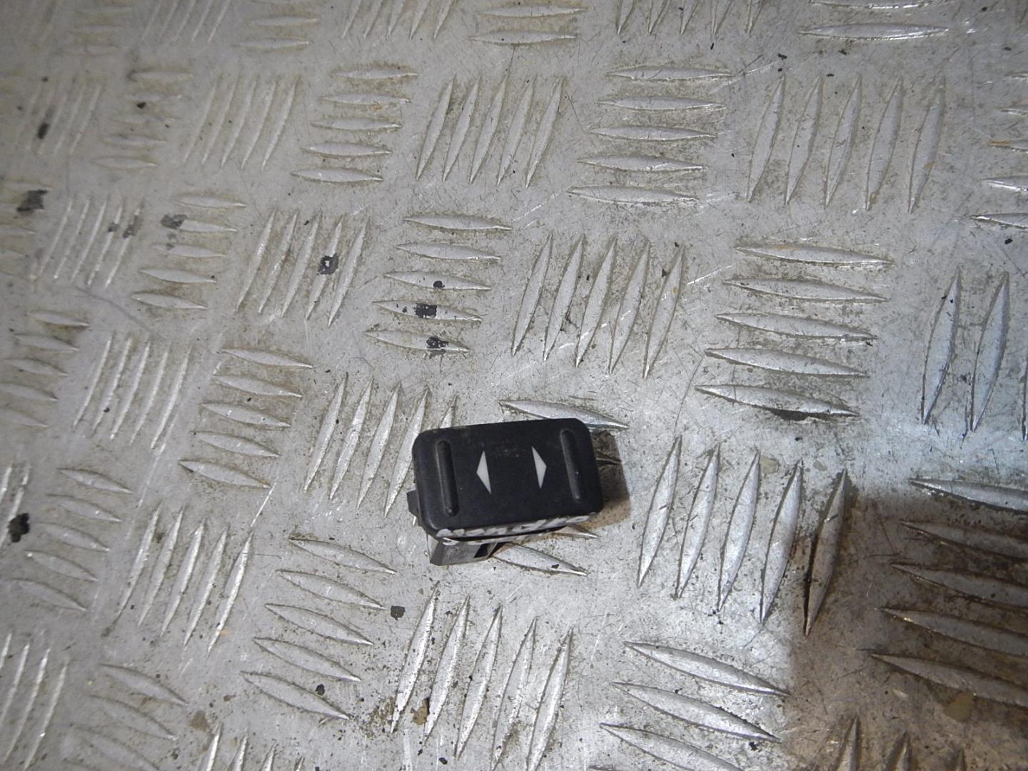 Кнопка стеклоподъемника