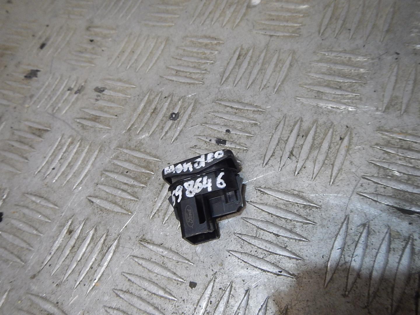 Кнопка стеклоподъемника